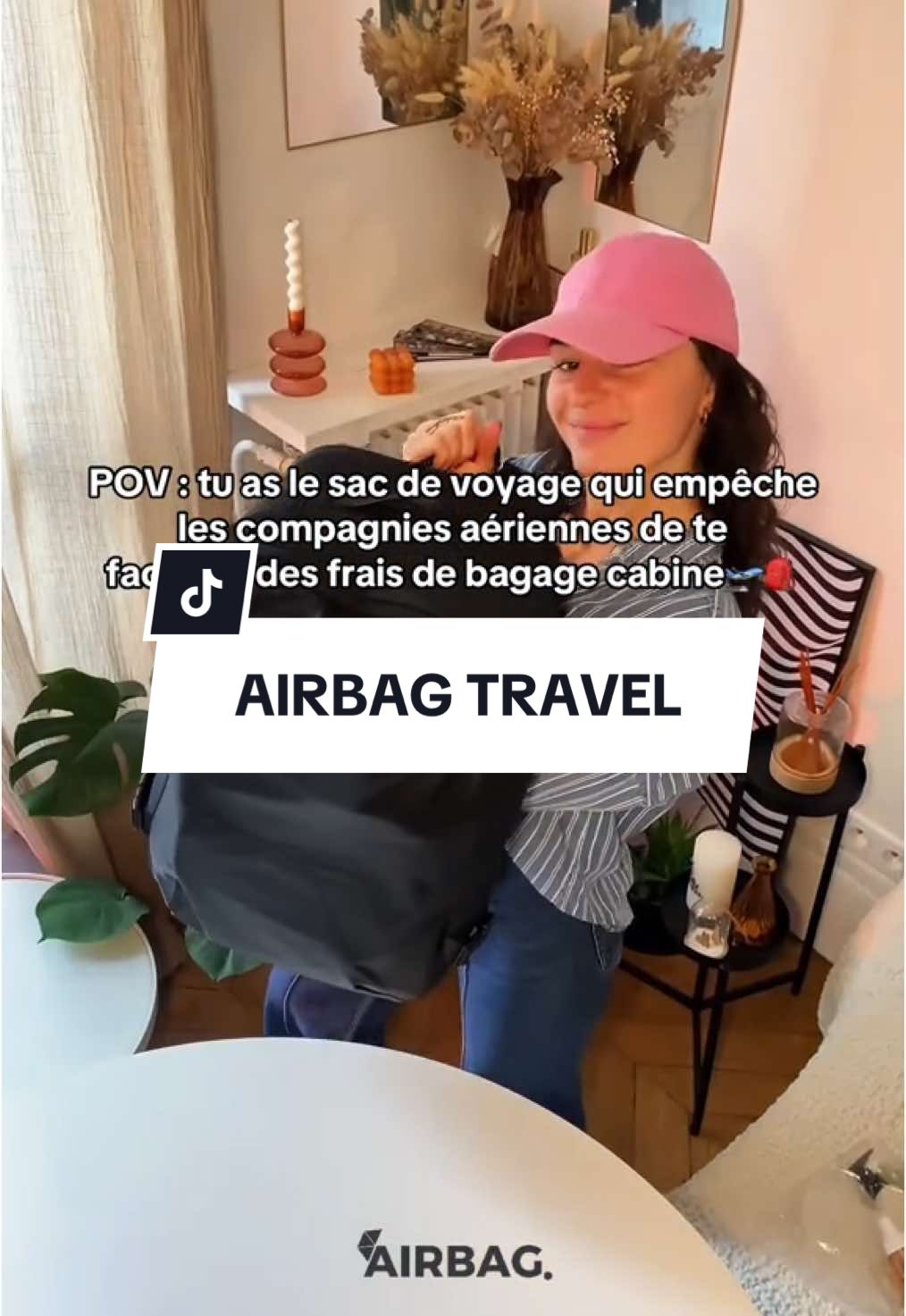 Les filles ! J’ai trouvé notre arme secrète !🎒 • 2 semaines d'affaires • Dimensions cabine • Respect du poids limite imposé (8-12kg) • Aucun frais de bagage • 75% de réduction du volume de vos vêtements • De 29l à 60l grâce à la compression sous vide • Multi-compartiments intelligents #voyage #voyageuse #femmetravel #airline #luggage 