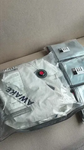 10 seconds. Half the space. Why didn’t I know about this sooner?!  #thebest #vacuum #storage #bags #mayis18 #magalimunoz #bolsas #storagebag #organizacion #Outdoorbag #Travelbag #Waterproof 