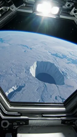 Massive Antarctic hole spotted from ISS 🕳️