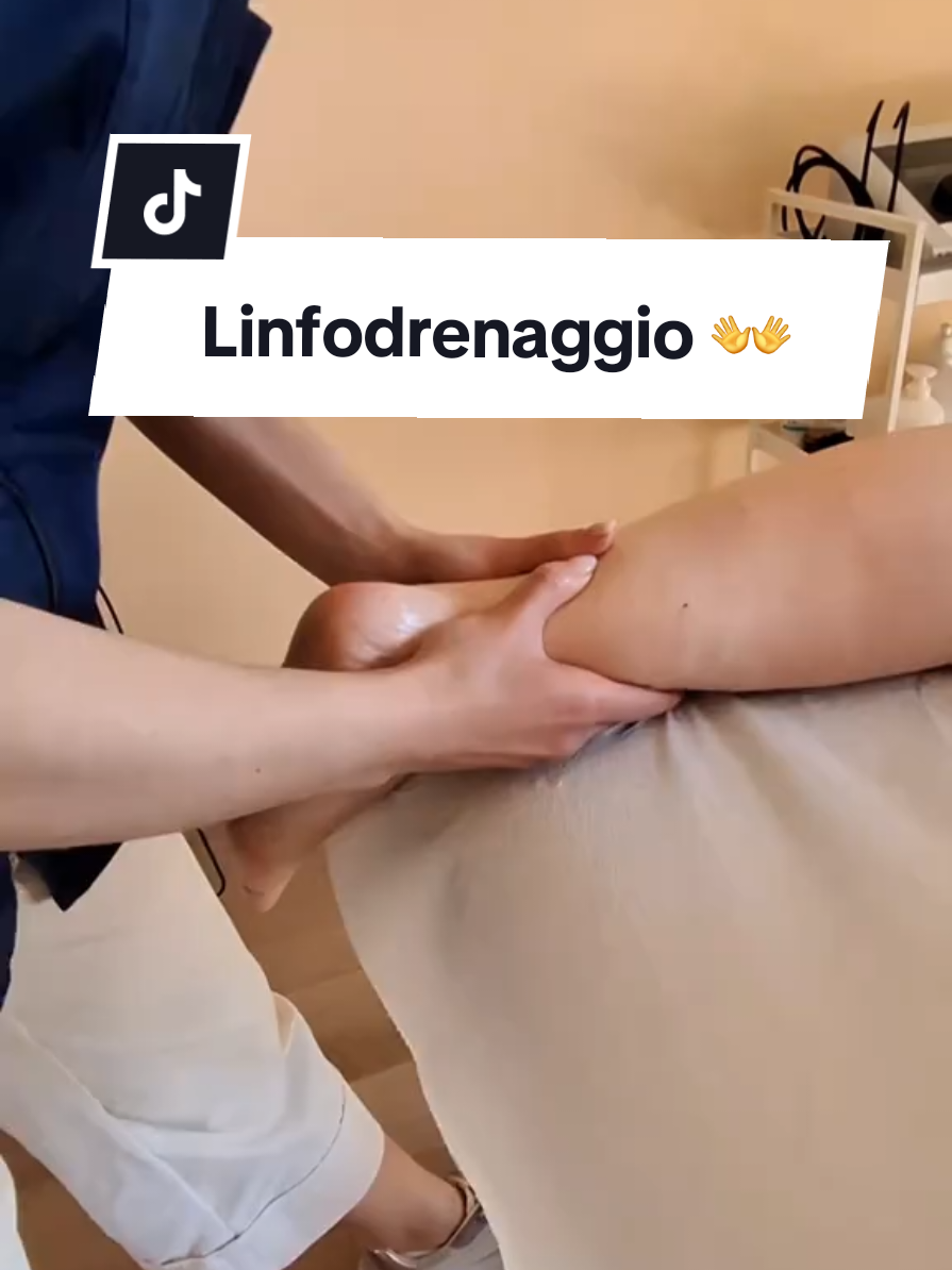 Conosci i principali benefici del massaggio linfodrenante? Il linfodrenaggio aiuta a ridurre edemi e gonfiori, senso di pesantezza alle gambe e dolore, stimolando una migliore attività del sistema immunitario ✨️ Scrivimi in privato per avere maggiori informazioni 📲 #gambegonfie #doloreartiinferiori #linfodrenaggio #drenaggiolinfaticomanuale #salute #benessere #fisioterapia 