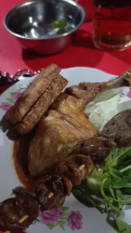 mentahan makan pecel ayam nih guys..  #prankstatus #mentahan #mentahanvideo #ayam #kulinerindonesia #fypp 