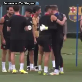 Otro desvío de mirada 🫰 #pedri #pedrigonzalez #Ferran #ferrantorres #fcbarça #fcbarcelona #togheter #terstegen #fedri #jealous #cuties #hug #ilovethem #pedriferrran
