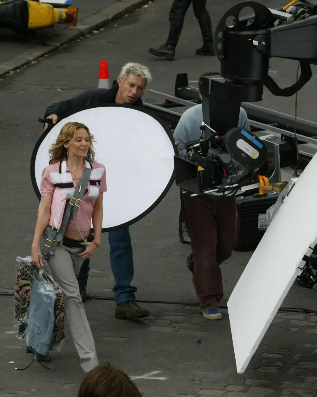 Ooooh, some BTS I haven’t seen in aaaaages. Director @michelgondry working his magic and keeping a close eye on me 📣 during the filming of Come Into My World in Paris, 2002. I’ve seen some of you recreate this video on location. Love it!! 🩶🎥