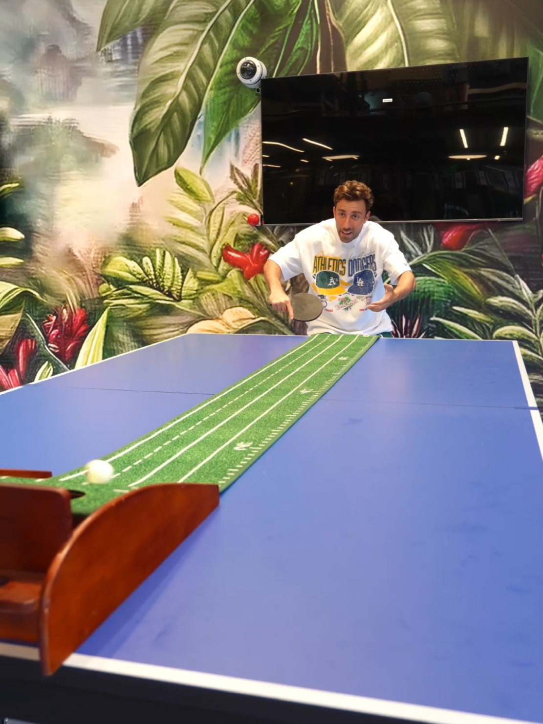 אתגר המיניגולף🏓⛳ כמה ניסיונות לוקח להכניס כדור פינג פונג למגרש מיני גולף ❓ התשובה בסרטון 🎥▶️ רוצים גם❓ 👈 הזמינו שולחן דרך אפליקציית Wepong בחנויות אנדרואיד ואפל. 📍 דיזנגוף 50 | מתחם סנטר | בניין B | כניסה 2, (מול כלי זמר). ⏰ פתוח 24/7. . . #wepong_club #telaviv #pingpong  #challenge #fun #foryoupage 