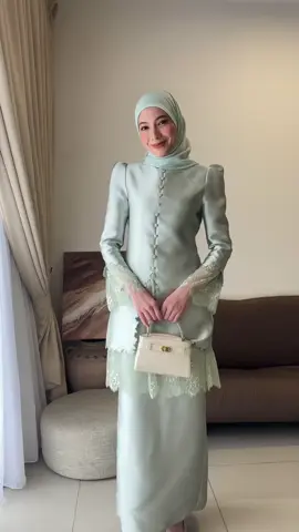 Evelin Kurung dah restock, yg mau gercep order sebelum sold lagi.  ada 5 pilihan warna : - sage green - dusty plum - gold - navy blue - white size bisa dari xs dan xxl *bisa pengiriman ke seluruh indonesia, malysia dan luar negeri  #evelin #evelinkurung #evelinkurungjlabella #bajukurung #bajumalay #jastip #jastipmalay #jastipmalaysia #jastipmurah 