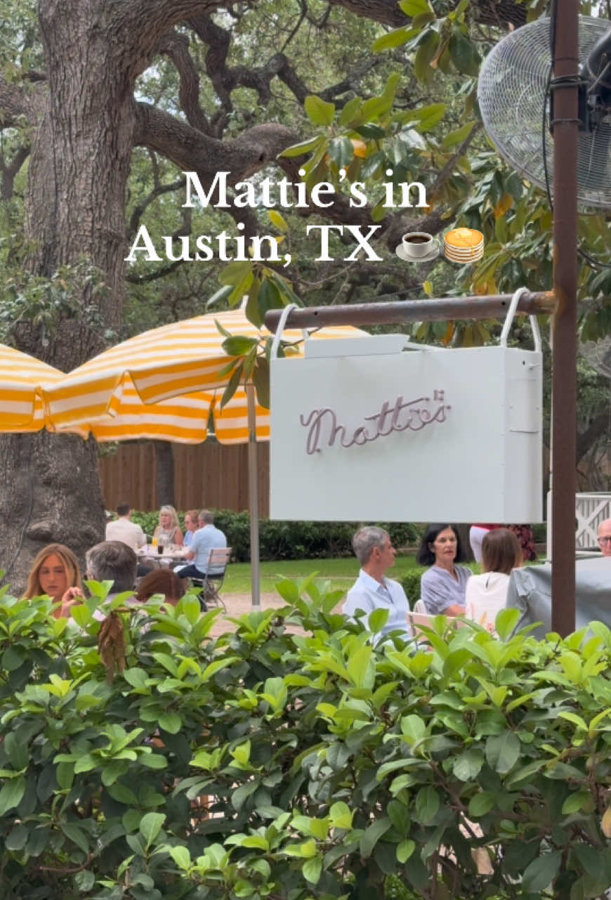 My new favorite brunch spot in Austin, TX 🥂🥞🍳… this was SO yumm and so cool to see peacocks in atx!!! #austin #atx #austinfood #austinfoodie #atxfoodie #atxbrunch #austinbrunch #atxinfluencer #austininfluencer #austintxinfluencer #texas #peacock #peacocks #microinfluencer #austinrestaurants 