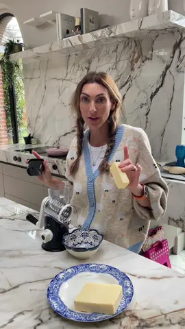 Yes this is a whole video about a cheese grater 🤣🤪 #products #cheesegrater #homegadgets #kitchengadgets #homehacks #KitchenHacks 