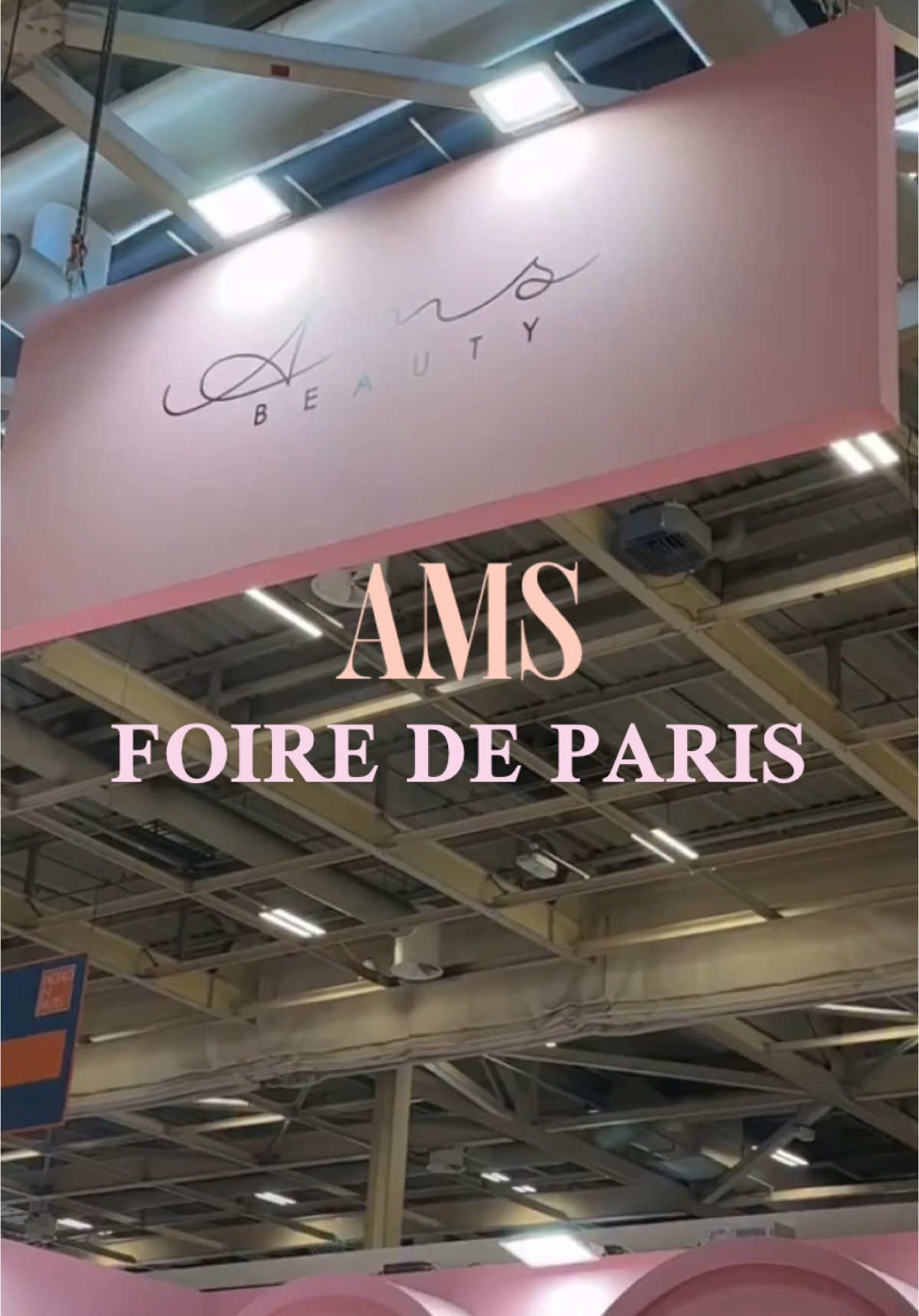 Ma première fois à la foire de Paris j’ai failli revenir très pauvre chez moi.  Si le stand de @AMS Beauty c’est pas le meilleure, vous avez littéralement tout le maquillage qu’il vous faut pour les peau mattes et peau noire et faut voir la qualité !! Pitié testez les crayons à lèvre, ayez la vision 🥰 #foiredeparis #amsbeauty #paris #makeup #fyp #Lifestyle #Lifestyle #pourtoi #blush #blackgirlmakeup 