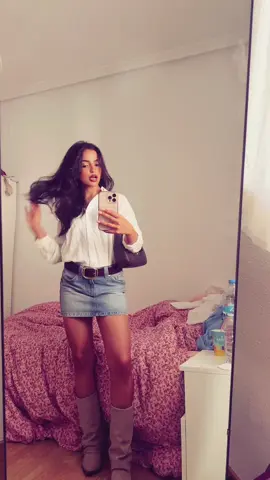 🧍🏽‍♀️