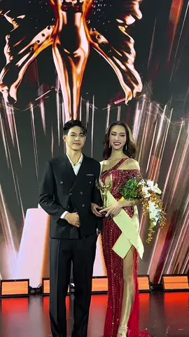 Cận cảnh “BẠN TRAI TIN ĐỒN” của Á hậu Minh Anh tình bể bình tại chung kết MIQVN 2025 ❤️
