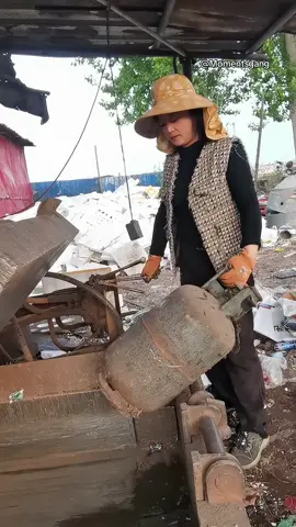 Empty gas canister recycling 
