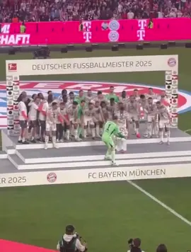 بايرن ميونخ يتوج بطلا للدوري الالماني  #cupcut  #bundesliga  #bayern  #germany 