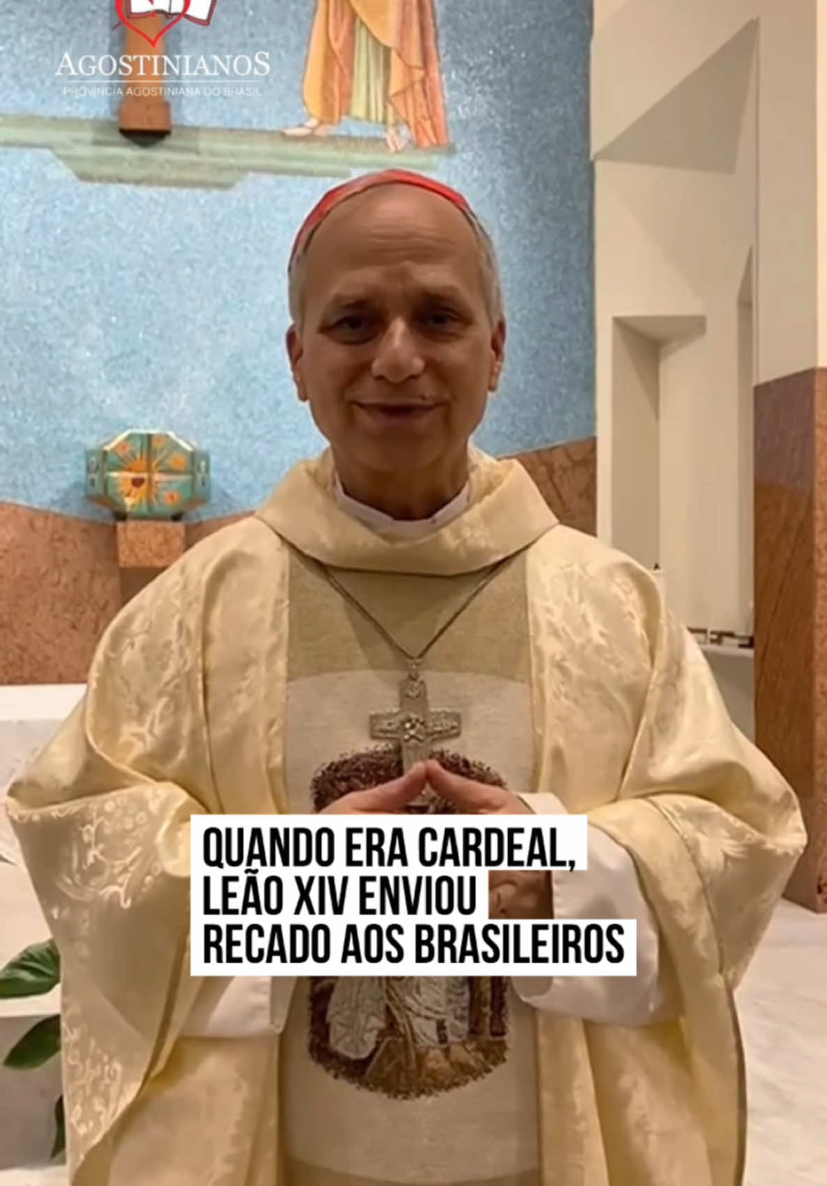 Quando ainda era cardeal, o #papa Leão XIV, eleito no conclave na última quinta-feira (8/5), enviou um recado aos brasileiros. Em um vídeo endereçado ao padre Marcelo Rossi, que revelou ser amigo de Robert #Prevost, o atual pontífice cumprimentava os brasileiros e a ordem agostiniana, da qual é membro. “A todos os irmãos agostinianos e toda a família do Brasil, irmãos e irmãs do #Brasil: uma grande alegria celebrar aqui em Roma a conclusão deste conclave. Deus os acompanhe sempre. Obrigado pelo vosso trabalho. A bênção do Senhor esteja sempre com vocês”, disse o pontífice em espanhol. O papa Leão XIV já visitou o Brasil em duas oportunidades. Eleito o novo líder da Igreja Católica nessa quinta, Robert Francis Prevost, de 69 anos, esteve em terras brasileiras durante missões como padre-geral dos agostinianos. #tiktoknotícias  🎥 Reprodução/ AGOSTINIANOS