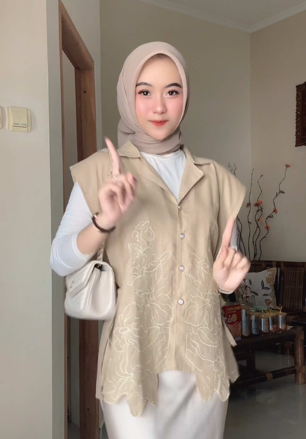 vest bordir gemeyy😫💸 #vest #bordir #tali #bunga #cream #vestoutfit #fyp 