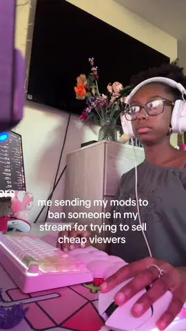 i got the inspo from another creator but i forgot her @ lmk if yall find her!!#creatorsearchinsights #xyzbca #foryoupage #femalegamer #pcgaming #fyp #fypシ #blackgirlstreamer #GamingSetup #GamerGirl #relatable #funny #xaycia 