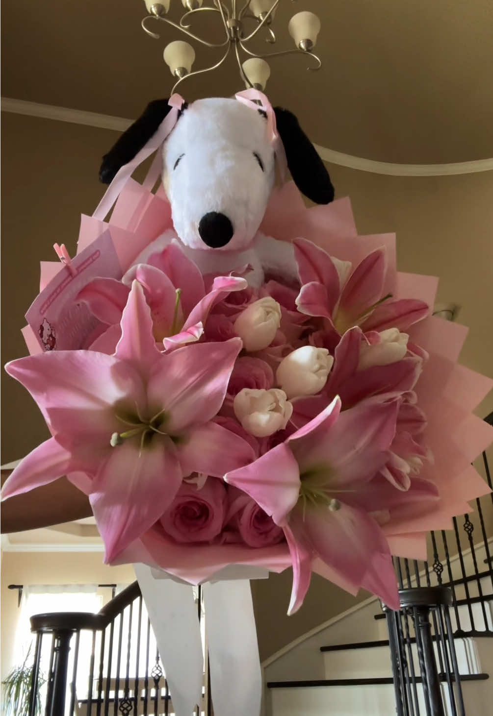 lilies & snoopy 💞🥹 insta: isabels_flores #lilies #snoopy #lily #bouquet #lilie #gf #ramo #ramobuchon #coquette #tulips #roses #houstonflorist #gf #florist #Relationship #mothersday #forher #floristsoftiktok #isabelsflores 