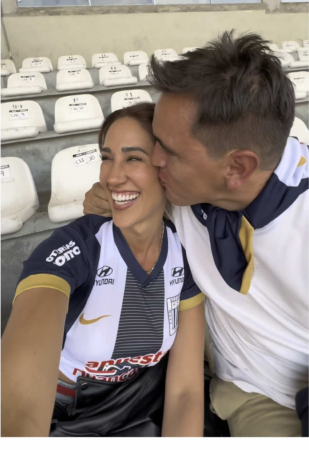 Primera vez juntos en el estadio 💙🤍💙 #vamoalianza #alianzalima #fyp #mylove #estadio #futbol⚽️ 