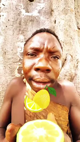 ¡Nadie en esta tribu había visto una fruta tan jugosa! 🍉 #LaSandíaProhibida 