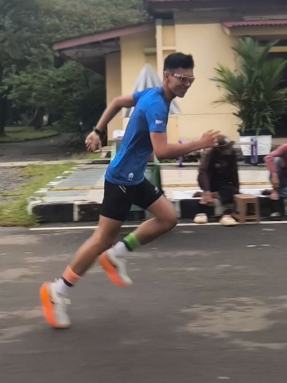 tersiksa di masa muda lebih baik dari pada tersiksa di masa lansia  #run #runn #kontenlari #pelarikonten #binsik #storyig #tiento #ortushypersonic 