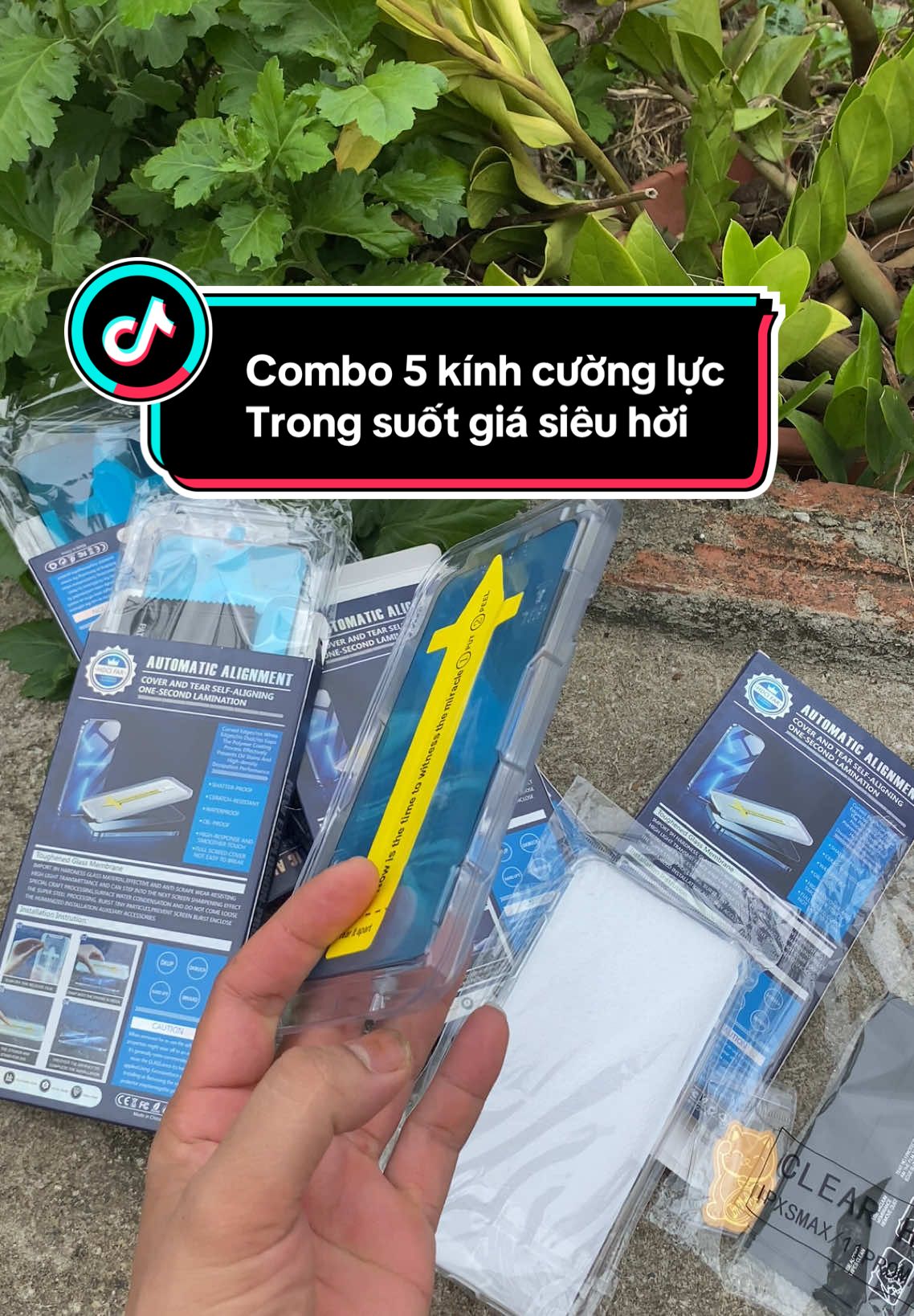 Combo kính cường lực trong suốt có khung tự dán , tặng ốp, mèo thần tài #kinhcuongluc #kinhcuongluciphone #xuhuongtiktok #xuhuong 