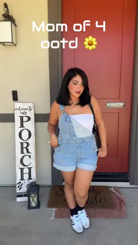 This outfit is giving overall shorts 🤍  Ps. They actually belong to my daughter but let’s just say I went shopping in her closet today lmaooooo  I actually Linked them below⬇️ for yall ! ! ! 💗I am wearing size medium for a more loose fit 🌼 