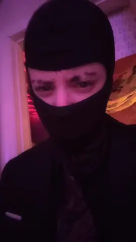 Oh em gee yall #fyp #foryou #maskedman #maskedmen #masked #suit #foru #viral #fake #vapor #geekbar 