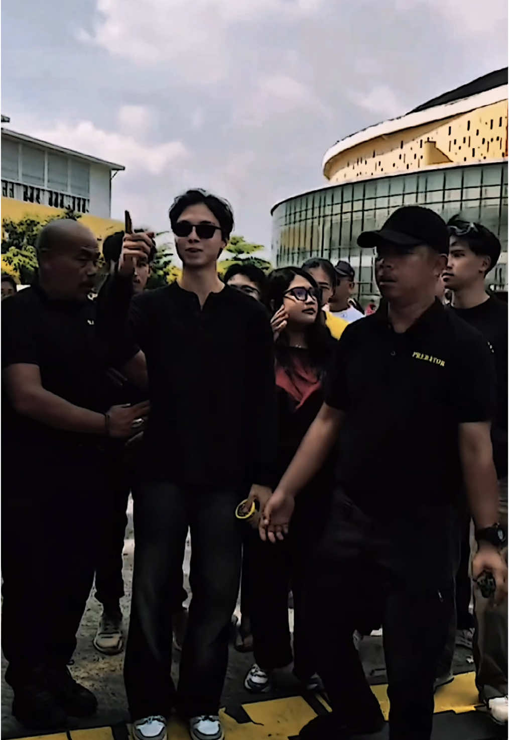 anak tunggal kaya raya milyarder ketika keluar sendiri ga ada umi abinya pake ajudan seRT😭😭😭#keluarga #namaste #harqeel #william #williamroberts 