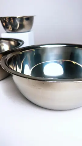kit de tigelas Bowl inox e agora me sinto a própria chef de reality show 😂 São 5 tamanhos com medição, prática, inox brilhoso que até reflete minha cara de feliz 🪩 Perfeito para massa de bolo, salada, sobremesa... 🛒 Tá com preço top aqui no TikTok Shop , adquira aqui mesmo o seu! . . . . . . #fyp #foryoupage#utensiliosdecozinha #dicasdecozinha#cozinhapratica #receitasrapida #Bowl #CozinhaChique #utensiliosdecozinha #DicaTikTokShop #TikTokMeFezComprar #cozinhatiktok #cozinhandoemcasa #TikTokShopBrasil #CompreiEAmei