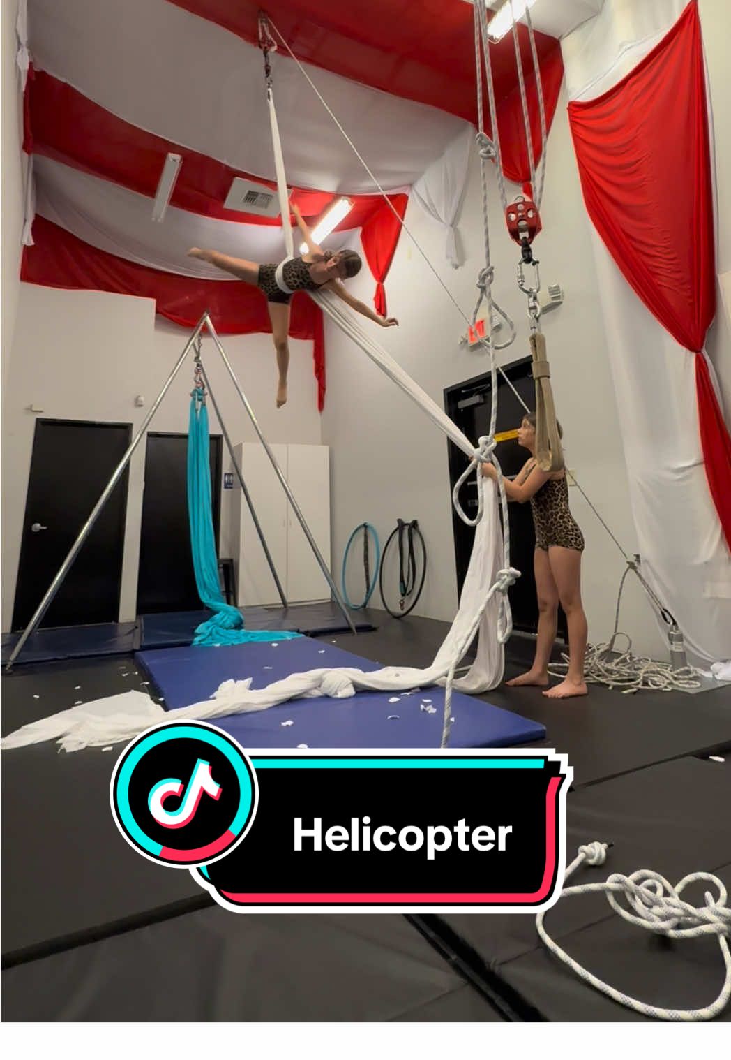 #silks #chandelier #loop #recommendations #rec #fypシ゚viral #fyp #fypage #aerialgymnastics #dance #aerialhoop #twins #sisters #usa #lasvegas #ukraine #circus #aerialsilks 