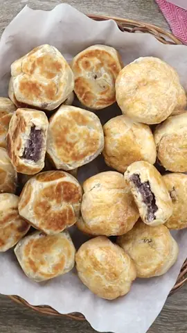 Hopia is a pastry popular in many Filipino bakeries. It's soft and flaky and filled with creamy mung beans. It's delicious as a snack with coffee or tea. This video includes stovetop and oven methods. #filipinocooking #sweets #foodietiktok #viral #fyp #deliciousrecipes #yummyfood #homecooking #kawalingpinoy #pastry #hopia #mungbeans #snackbreak