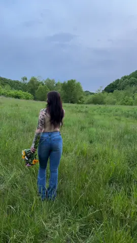 Ended with don’t go darlin’  - @Sarah Grace @Sarah Grace literally has the best vision possible 😭💛 - #fyp#foryoupage#trending#relate#western#westernphotography#country#countrytiktok#photography#photoshoot#girls#nashville#hudsonwestbrook#westernfashion