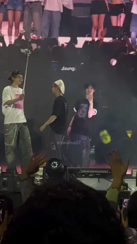 So I’m guessing that was a yes? #jisung DM me to plan the date Also, anyone good at lip reading? I only caught the first part: ‘Let’s go…’, what’s the rest? 😫 Te amo Andy #NCT #NCTDREAM #JISUNG #PARKJISUNG #SMTOWN #SMTOWNMEXICO