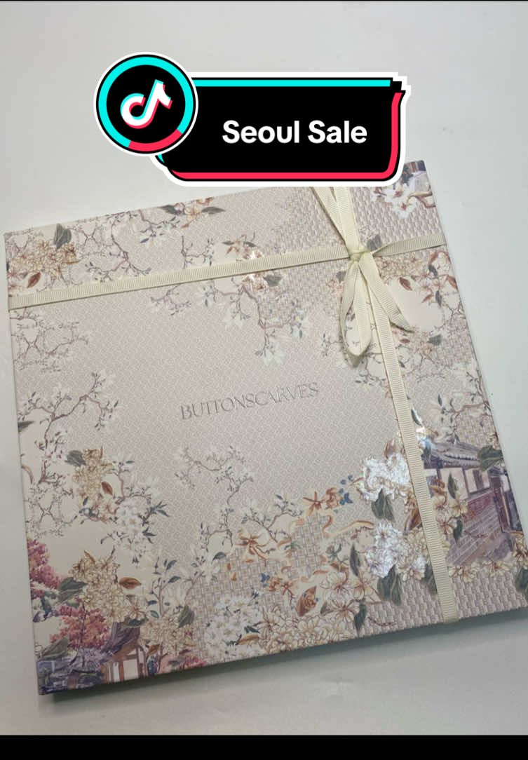 Seri Seoul #buttonscarves #buttonscarvesoriginal #buttonscarvessale #buttonscarvesseoul #bslady #hijabmotif #hijabmotifcantik #hijabmonogram #hijablasercut #hijablasercutpremium #masyaallahtabarakkallah #hijabvoal 