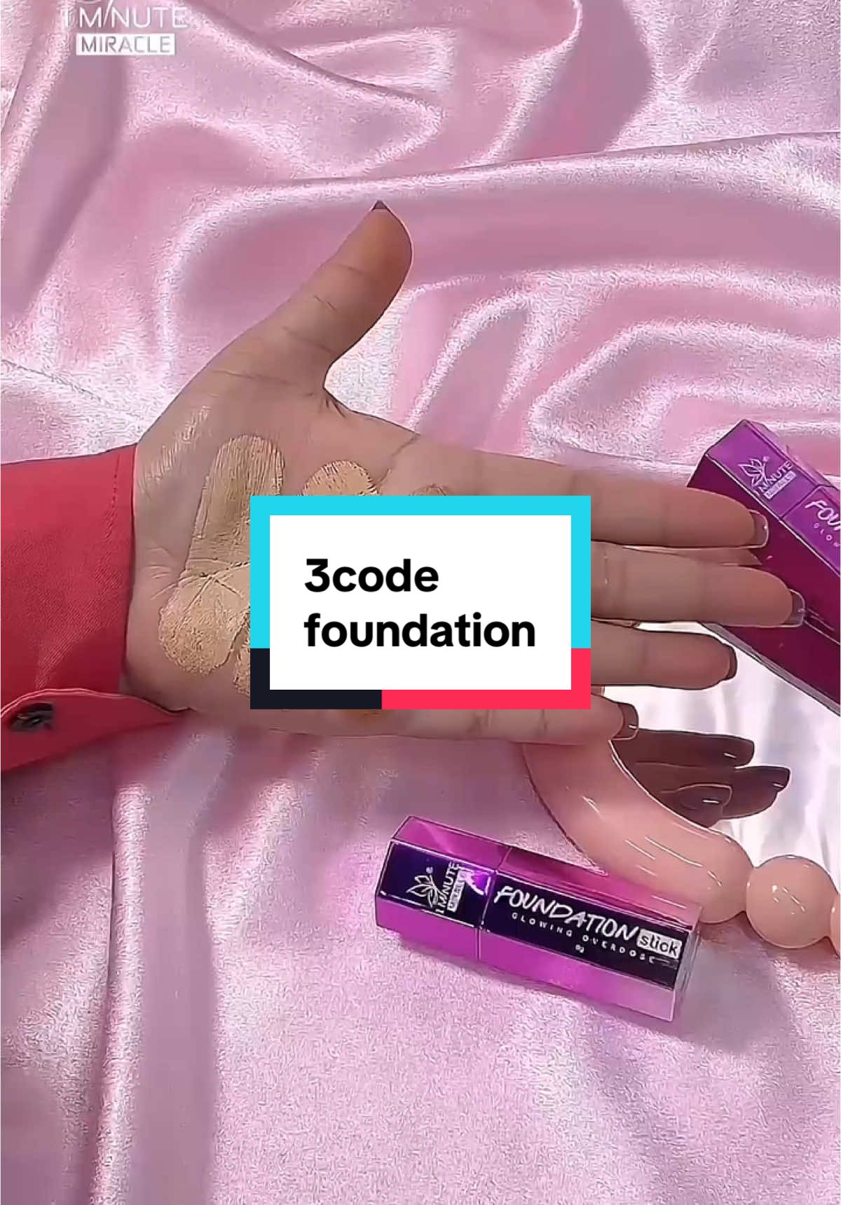 Perbezaaan ketiga tiga code Foundation Stick 1Minute Miracle🥰 Fair ( kulit cerah ) Classic ( kulit medium / sawo matang ) Tan ( kulit gelap / hitam manis ) Yang palinh best sebab Foundation Stick ni full coverage tau🤭 Dapatkan Sekarang Foundation Stick 1Minutw Miracle dekat beg kuning‼️ #makcikpondesyen #1minutemiraclehq #foundationstick1minutemiracle #foundationstick #foundation 