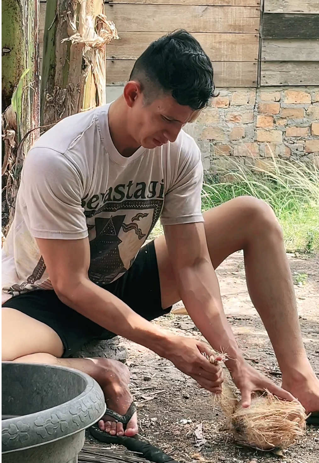 Akibat sukak kerja serabutan, tangan jadi kekar 😱. #gym #Fitness #tiktok #fyp #motivation #workoutmotivation #gymmotivation #orangkampung 