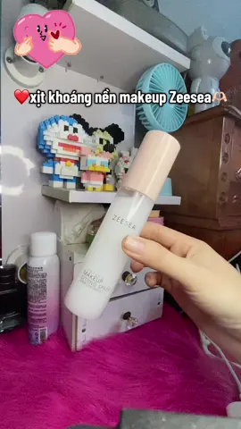xịt khoáng nền trang điểm zeesea#