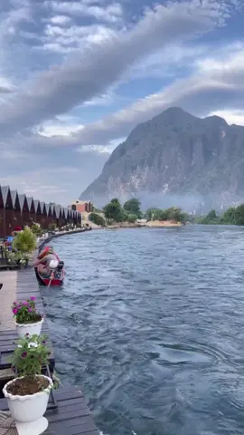 လာအိုနိုင်ငံ🇱🇦🌿☘️🌳အရမ်းလှတဲ့နေရာလေး တောင်တန်းကြီးနဲ့ မြစ်ရေ သွားချင်🥰🌿☘️