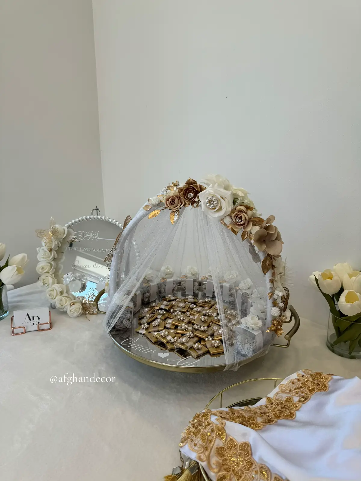 White engagement set 🤍 DM to order yours x  . . #afghandecor#fyp#shirnitray#ringplate#desmal#engagement#weddingday#decor#arosi#shirnikhori#foryoupagee#couplestiktok#weddingdecoration#trendingg#viralvideos#viralll#afghantradition#afghan#worldwideshipping#london 