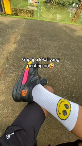 Sepatu running keren dan kekinian dana pelajar😎😎 #sepaturunning #sepatulari #sepatuolahraga #sepatujogging #sepatukeren #sepatukekenian #sepatumurah #fyp #viral 