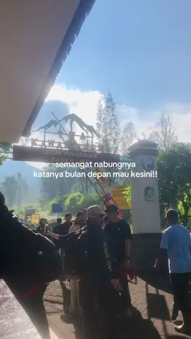 💪🏼 #kawahijenindonesia  #kawahijenbanyuwangi  #ijencrater  #fyp  #fypage  #fypシ゚viral  #pendakigunung 