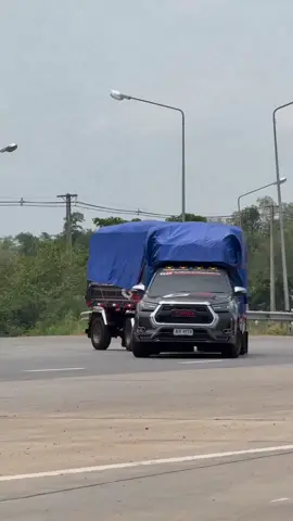 Again ------- #hilux #doubledump #carstyle #thailand🇹🇭 #thanhthoiluottet #diesel #dieselpower #truck #pickup #thailand #thai 