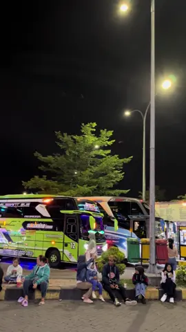 absen rest area 519 arah barat. long weekend 10 mei 2025 #fyp #busmania #xyzbca #fyppppppppppppppppppppppp #xyzbcafypシcyzbca #519 #longweekend 