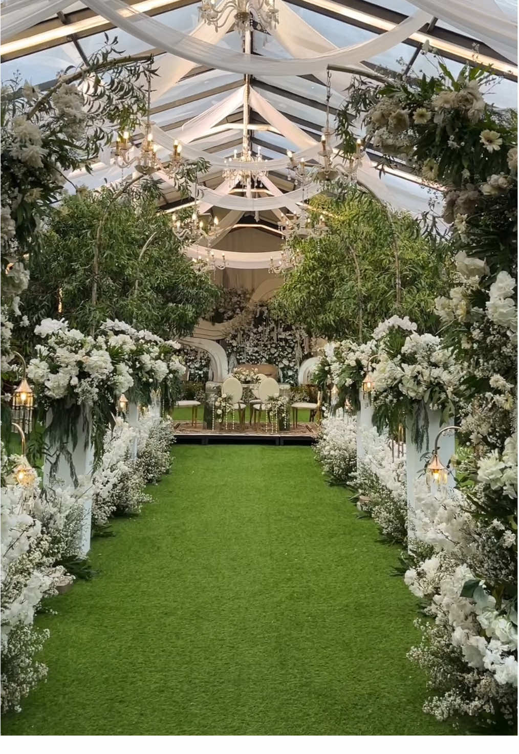 Konsep intimate melayu lucu juga yaaa🥹 #outdoorwedding #venueweddingjakarta #semioutdoorwedding #weddingjakarta #weddingdecoration #venuewedding #calathealuteavenue #outdoorweddingdecor #cateringwedding #outdoorweddingvenue 