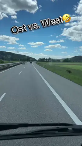 Uhrzeit im Ost-West Gefüge🤣 #comedy #sachsen #sächsisch #standup #standupcomedy #ossi #wessi #ost #west #erzgebirge #comedian #lustig #funny #funnytiktok #lachen #humor 