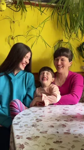 у День Матері дякую своїй за найдорожче, шо маю❤️ #гуцульщина #гуцули #сімя #деньматері #мама #сестра #карпати #культура #фіґлярка #діалект #коломийка #українськакультура #співаю 