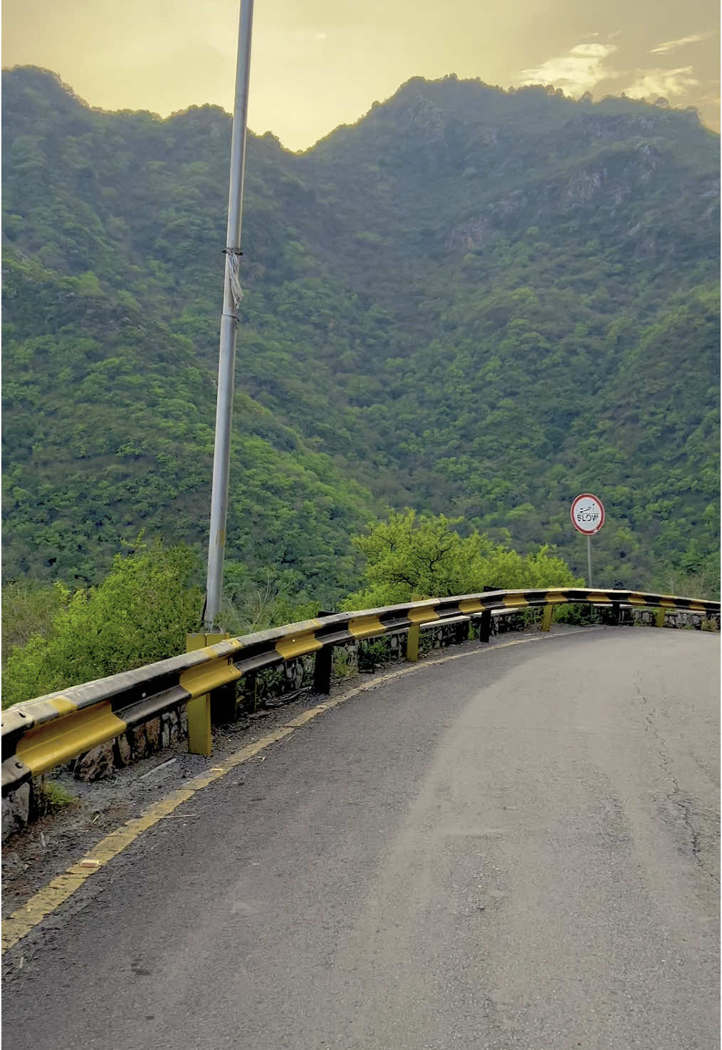 Beautiful Evening View Margala hills Islamabad 🧡🥰 : : #foryou #foryoupage #beautyofcapitall #islamabad #margallahills #beautiful #islamabadian #growmyaccount #unfrezzmyaccount #1millionviews @Syed Naveed Shah @call me bushii🙈💓 