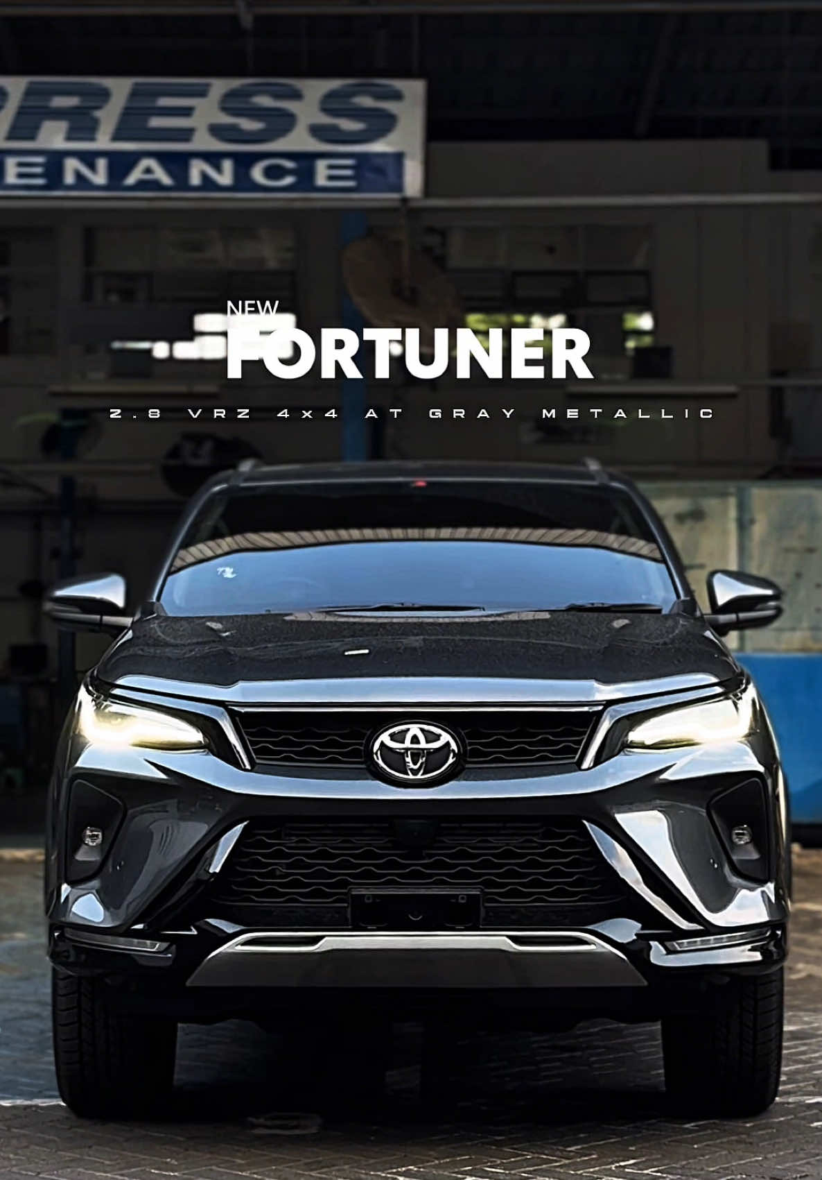 Toyota Fortuner 2.8 VRZ 4x4 A/T Gray Metallic. Sebuah Option pencinta Fortuner 4x4 dengan design Clean Look tanpa Bodykit GR Sport. Pemesanan Toyota Seluruh Wilayah Indonesia Hubungi : Mike - Account Executive Toyota Astra Auto2000 Surabaya Kenjeran 0812.3132.3273 #toyotafortuner #toyotafortunerclub #fortuner #fortunervrz #fortunerlovers #toyotafortuner4x4 #fortuner4x4 #fortunerclub 