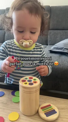 Les mamans, foncez ! Il est génial et vraiment pas cher, je l’ai trouvé sur le Tiktok Shop (lien sur la vidéo) Eymen en est fan, il ne lâche plus son nouveau jouet 😅🥰 #pourtoi #fyp #jeunemaman #bebe2023 #motricitefine #jouetbebe #montessori 