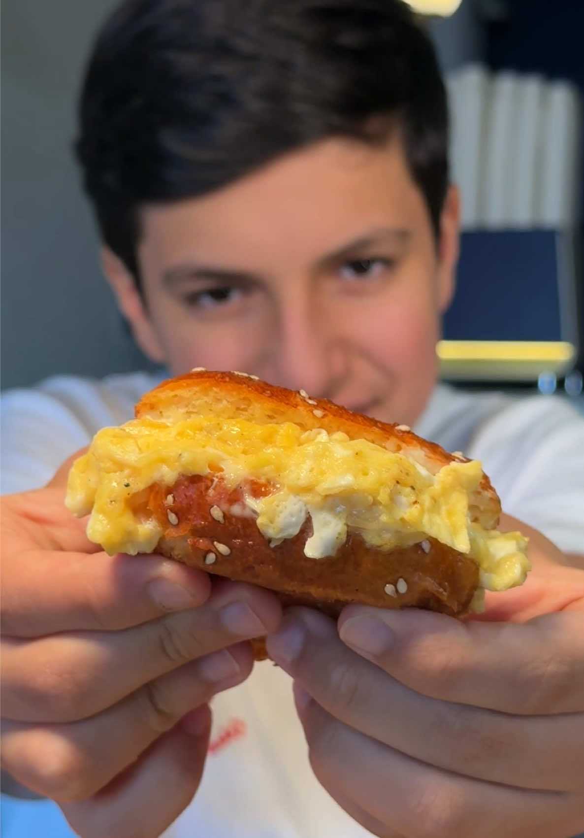 نايف يجرب لكم الفطور من #مارلو 😍 اللي يقدمون خيارات لذيذه بخبز البريوش 🍞 تونة وشكشوكة وكبدة وحلوم كل اللي تبغها عند مارلو بتلقاه 💯 يعني من الاخير لا تبحث ولا تدور .. مارلو عنده ألذ فطور 👌🏻 ‏🌟  Marloo | مارلو  🌟  📍 الرياض - طريق الملك عبدالله - Exit 10 ____________________________ #مارلو #برنش #فطور #بريوش #ساندويتش #جديد_الرياض #اماكن_الرياض #foryou #AD #fyp #تجربة #تقييم #اكل #طبخ #شونق #باور #food #مطاعم #advertis_ment fypシ# #anime #ترند #فالكون #نايف_يجرب 