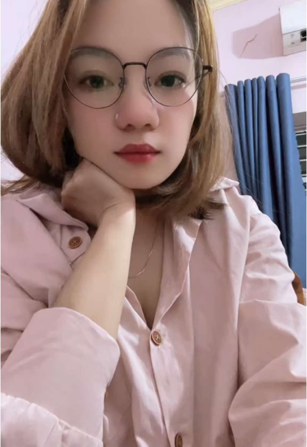 🖤🖤 Thì ra..Cảm giác an toàn nhất vẫn là..! Bên phải có ck. Bên trái có bạn trai..! Phía trước có hồng hài nhi, sau lưng có               NGƯU MA VƯƠNG.!!😜😜